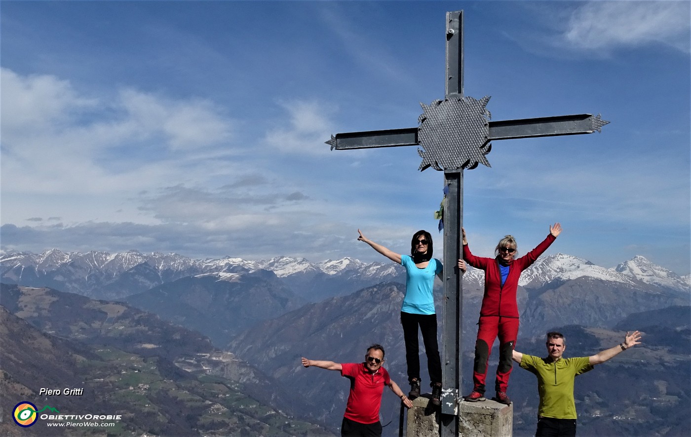 6 Alla croce di vetta del Pizzo Grande del Sornadello (1550 m).JPG